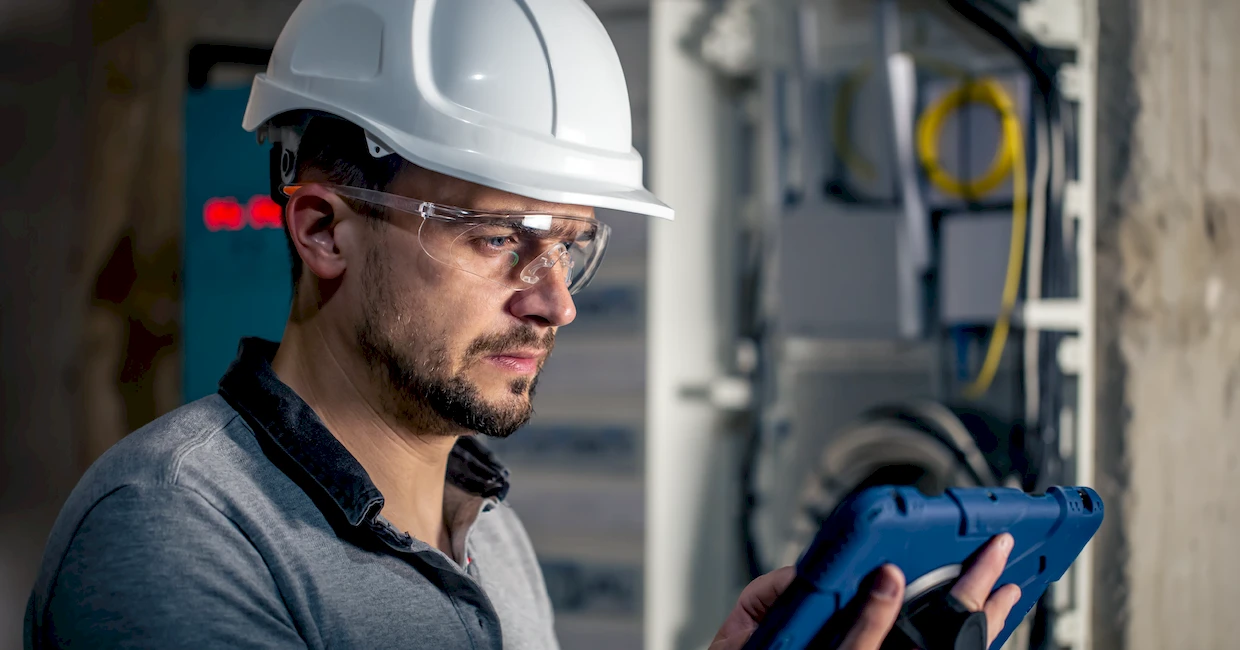 Монтажникам